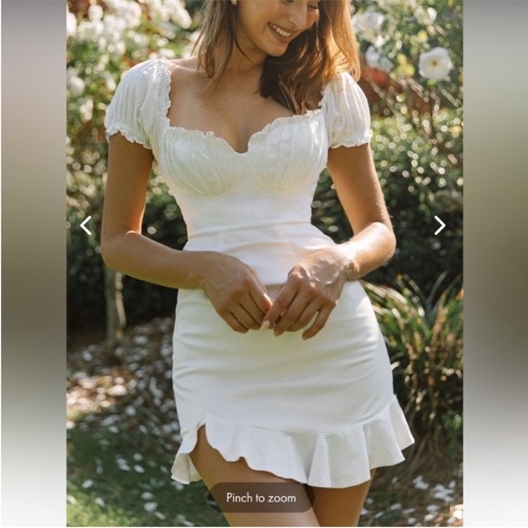 Selfie Leslie Dresses & Skirts - Selfie Leslie Heaven Sent puff sleeve dress